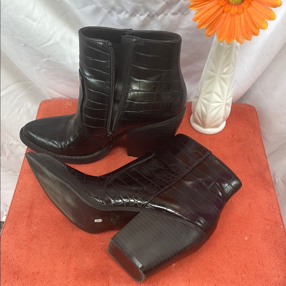 Madden Girl Black Ankle Boots Sleek Modern Design